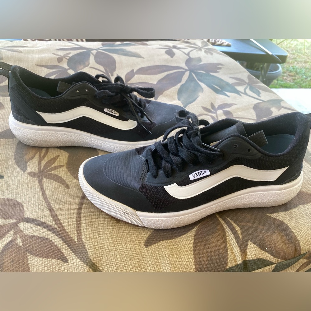 Vans UltraRange Exo Womens Size 8.5